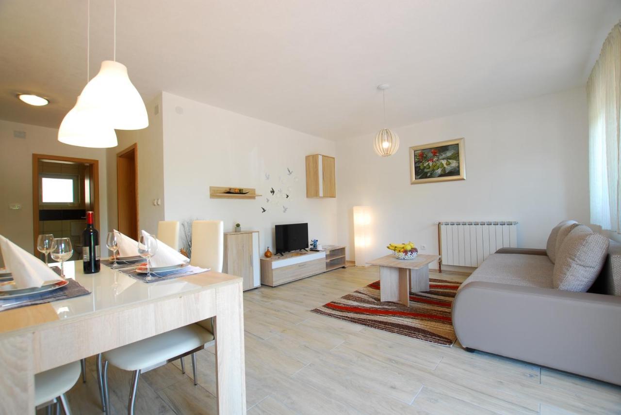 Apartments With A Parking Space Rijeka - 18146 Exterior foto